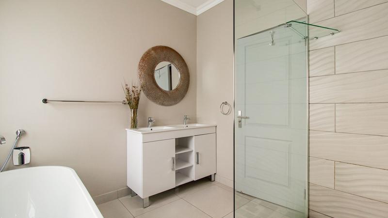 To Let 4 Bedroom Property for Rent in Kingswood Golf Estate Western Cape